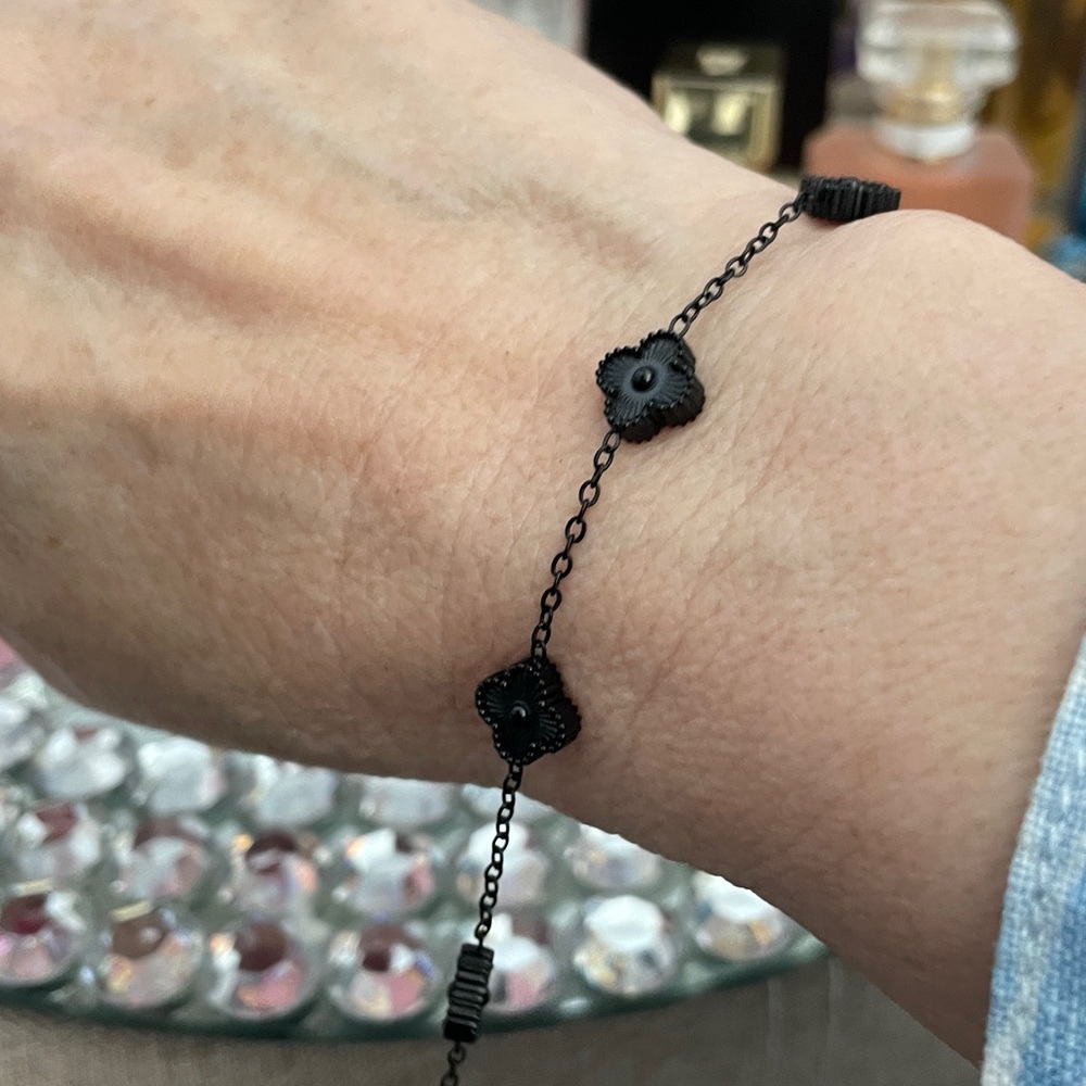 ✨🖤Black Floral Clover Chain Bracelet🖤✨NEW